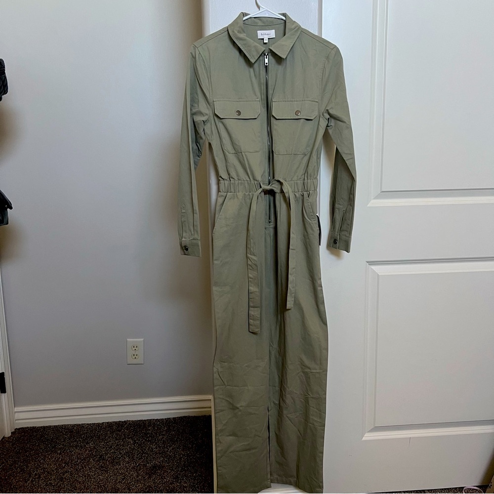 Women XS longsleeve, green/olive, zipper jumpsuit with collar & pockets.